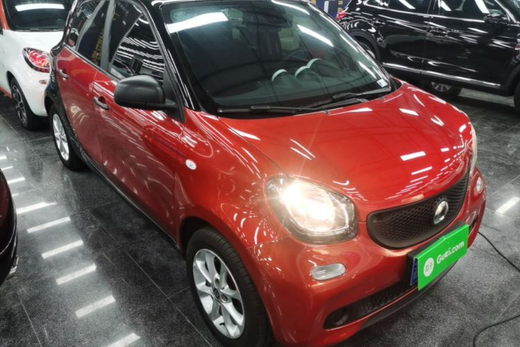 Used smart forfour 2018 1.0L 52 kW Dynamic Edition Front Right 45 Deg