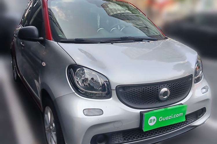 Used smart forfour 2018 1.0L 52 kW Dynamic Edition Front Right 45 Deg