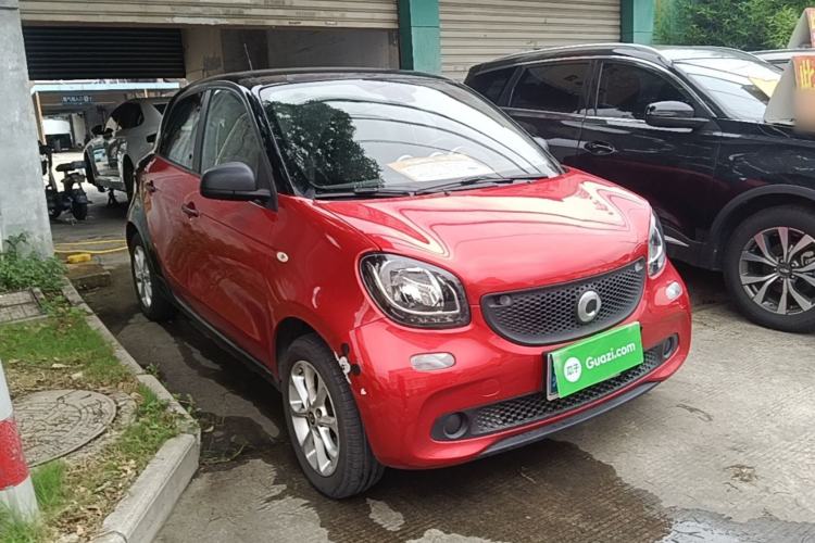 Used smart forfour 2018 1.0L 52 kW Dynamic Edition Front Right 45 Deg