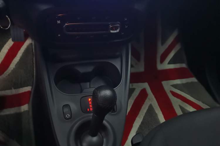 Used smart forfour 2018 1.0L 52 kW Dynamic Edition Gear Lever