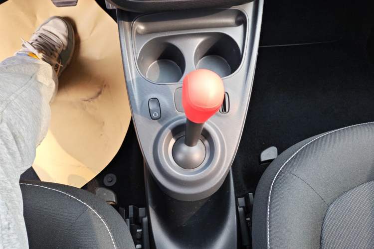 Used smart forfour 2018 1.0L 52kW Passion Edition Gear Lever