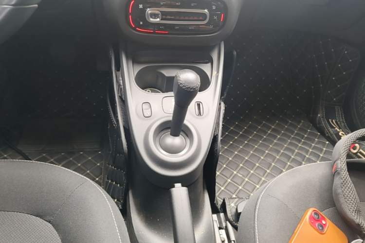 Used smart forfour 2018 1.0L 52kW Passion Edition Gear Lever