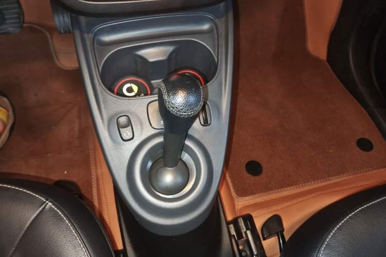 Used smart forfour 2018 0.9T 66 kW Pioneer Edition Gear Lever