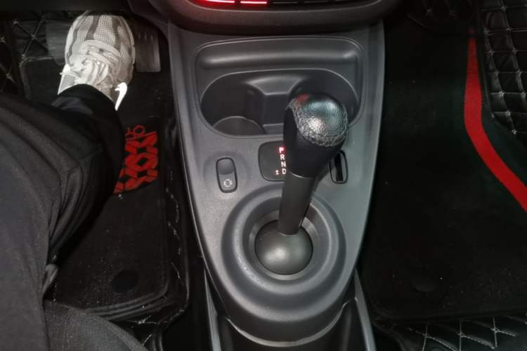 Used smart forfour 2018 1.0L 52 kW Dynamic Edition Gear Lever
