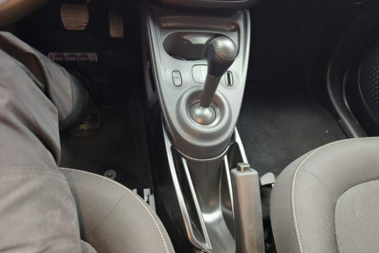 Used smart forfour 2018 1.0L 52kW Passion Edition Gear Lever
