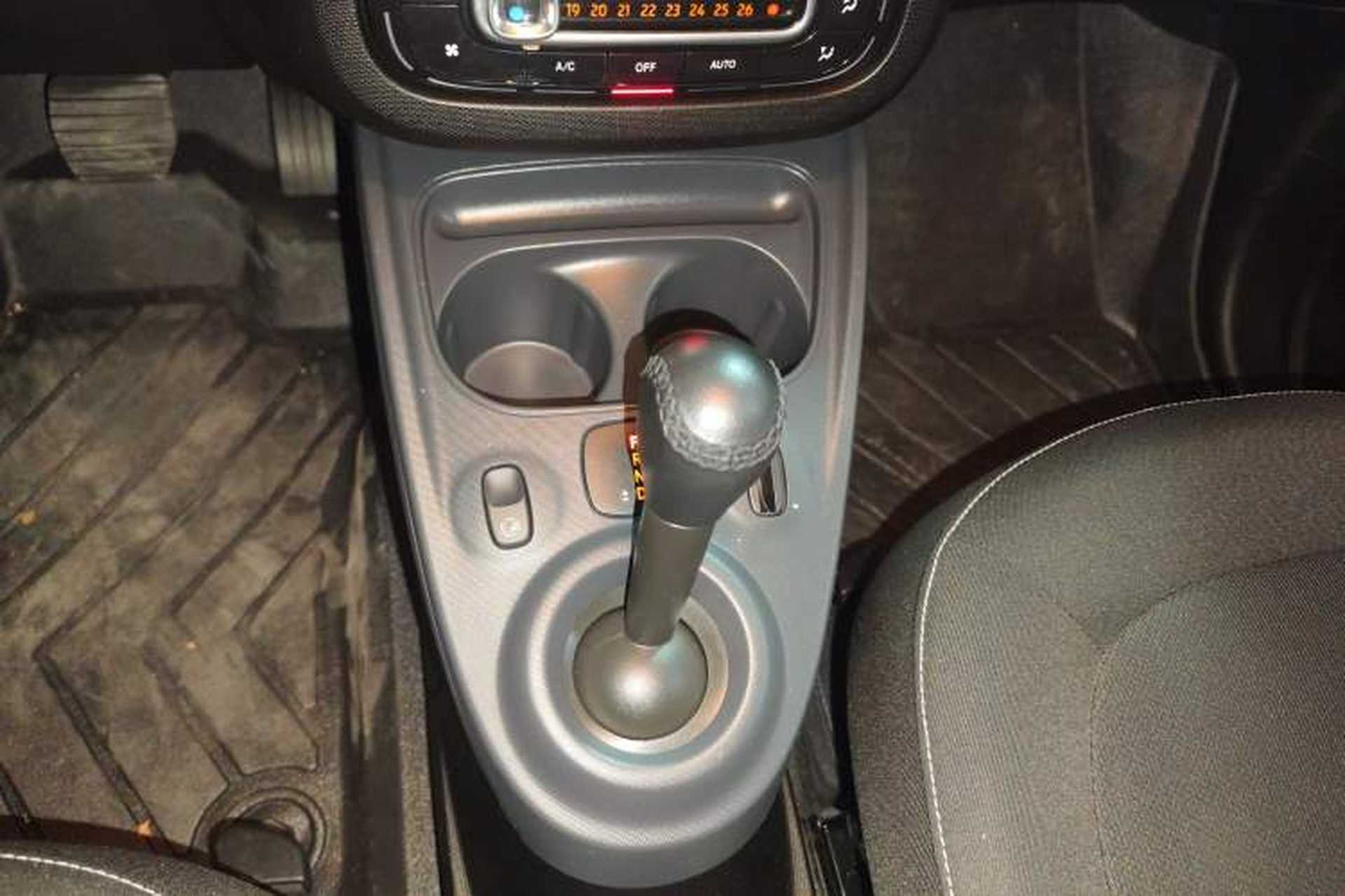 Used smart forfour 2018 1.0L 52kW Passion Edition Gear Lever