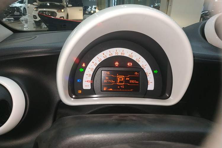 Used smart forfour 2018 1.0L 52 kW Dynamic Edition Instrument Cluster