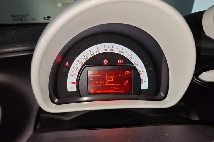 Used smart forfour 2018 1.0L 52 kW Dynamic Edition Instrument Cluster