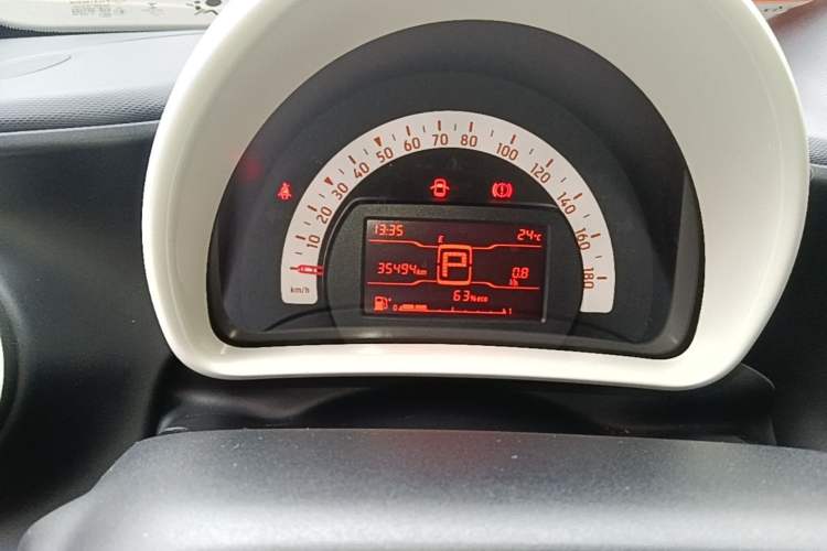 Used smart forfour 2018 1.0L 52 kW Dynamic Edition Instrument Cluster