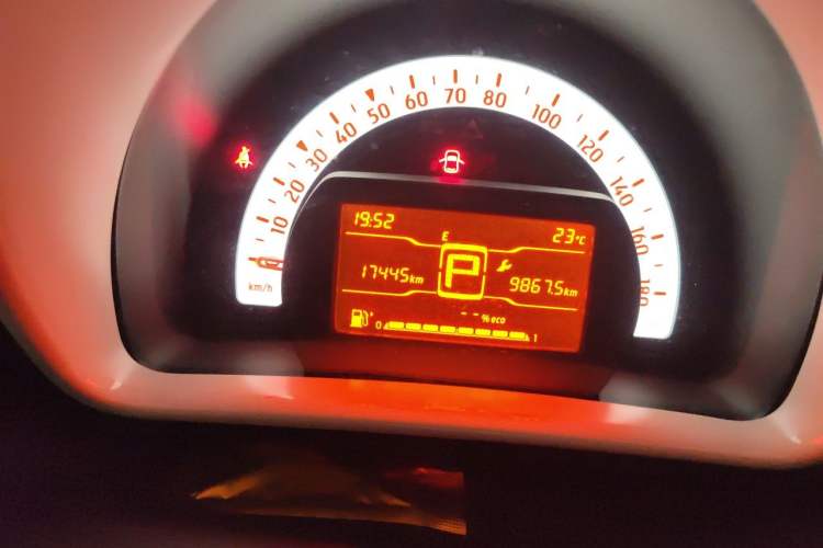 Used smart forfour 2018 1.0L 52 kW Dynamic Edition Instrument Cluster
