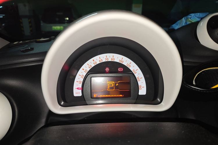 Used smart forfour 2018 1.0L 52 kW Dynamic Edition Instrument Cluster