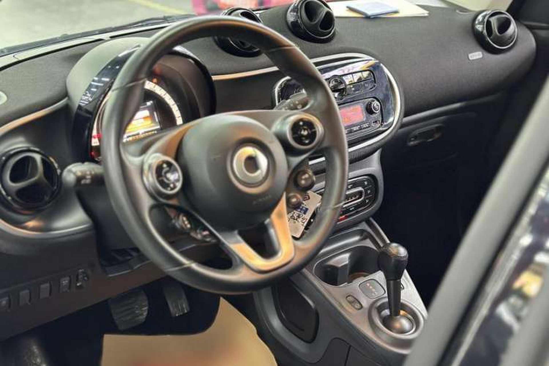 Used smart forfour 2018 1.0L 52kW Passion Edition Interior 1