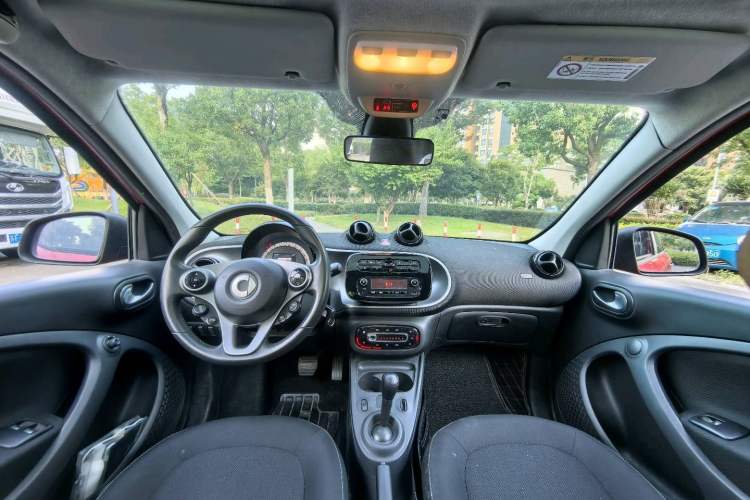 Used smart forfour 2018 1.0L 52kW Passion Edition Interior 1