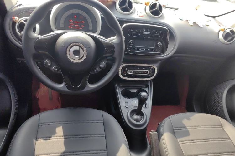Used smart forfour 2018 1.0L 52 kW Dynamic Edition Interior 1