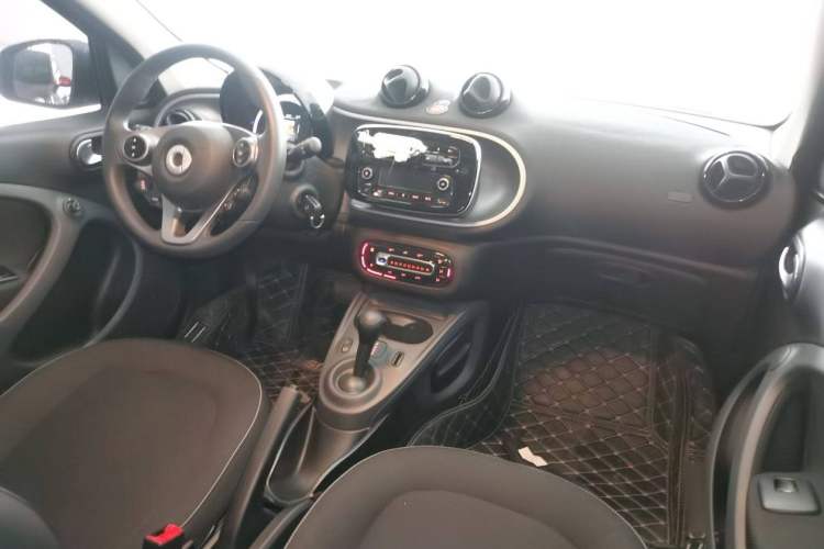 Used smart forfour 2018 1.0L 52kW Passion Edition Interior 1