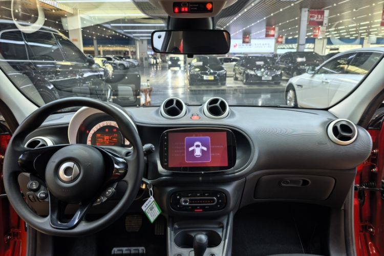 Used smart forfour 2018 1.0L 52 kW Dynamic Edition Interior 1