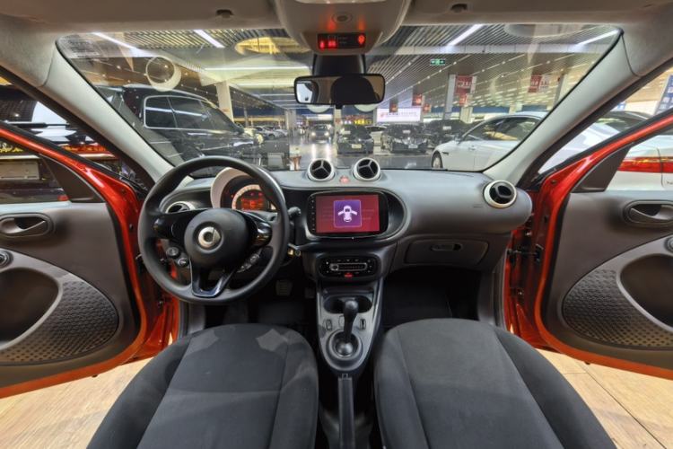 Used smart forfour 2018 1.0L 52 kW Dynamic Edition Interior 10