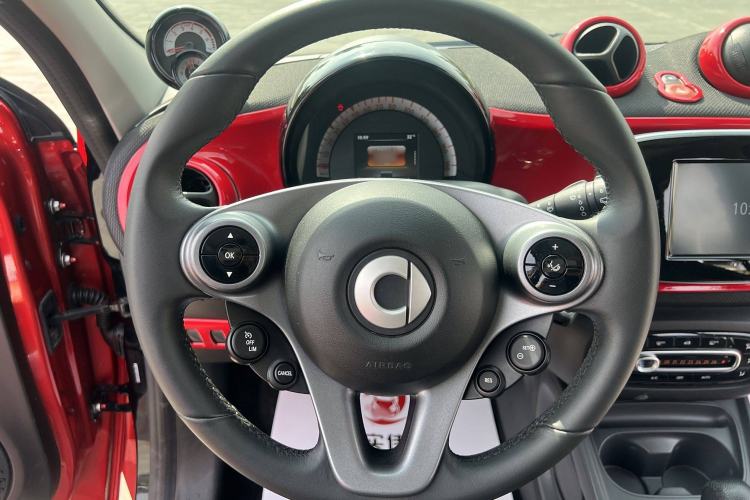 Used smart forfour 2018 0.9T 66 kW Pioneer Edition Interior 12