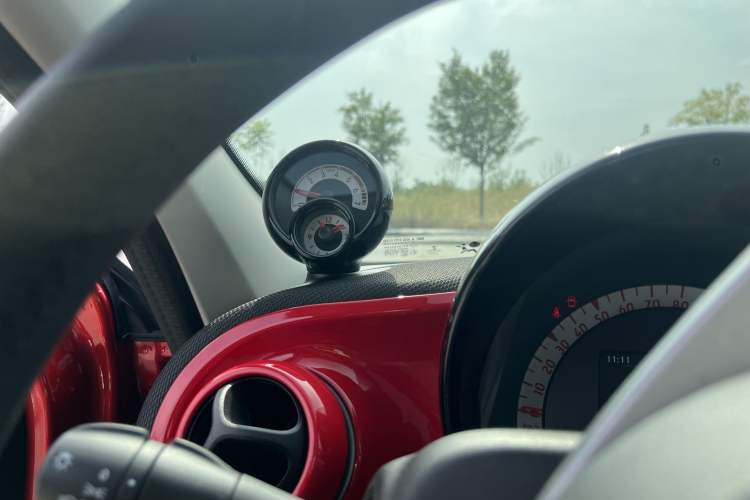 Used smart forfour 2018 0.9T 66 kW Pioneer Edition Interior 14