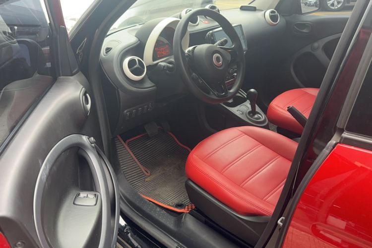 Used smart forfour 2018 1.0L 52 kW Dynamic Edition Interior 2