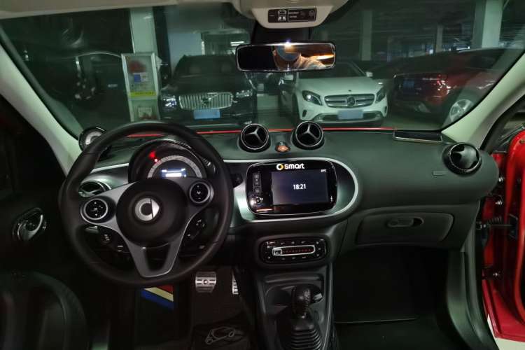 Used smart forfour 2018 0.9T 66 kW Pioneer Edition Interior 2