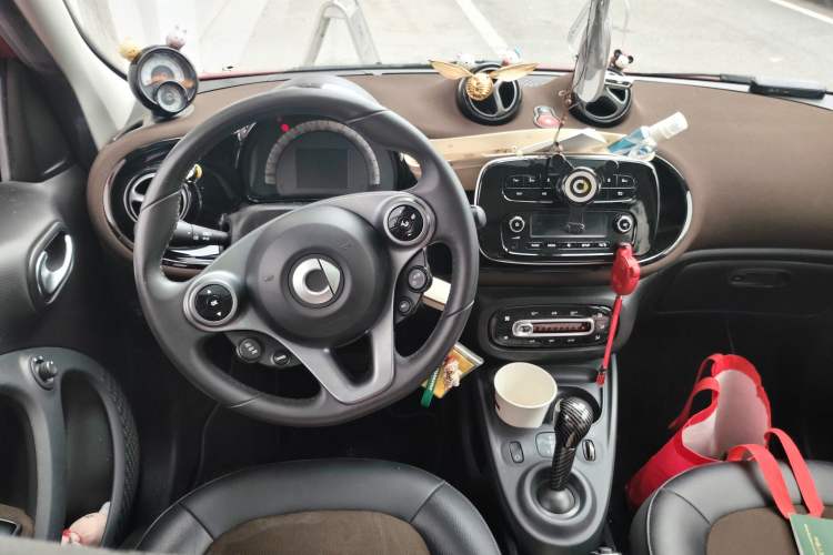 Used smart forfour 2018 0.9T 66 kW Fashion Edition Interior 2