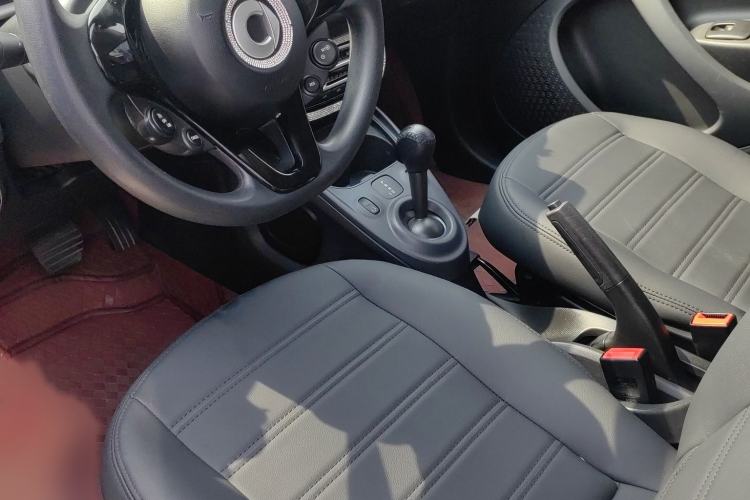 Used smart forfour 2018 1.0L 52 kW Dynamic Edition Interior 2