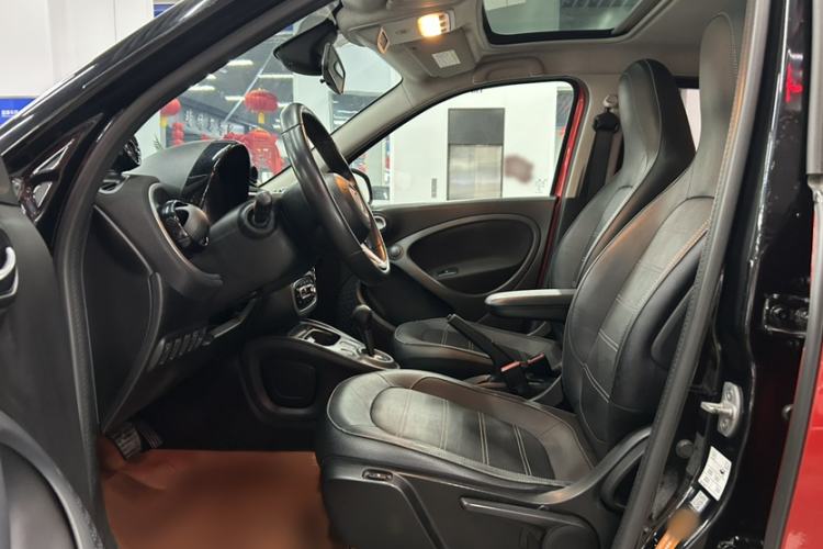 Used smart forfour 2018 0.9T 66 kW Pioneer Edition Interior 2