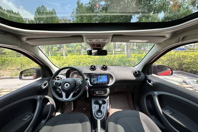Used smart forfour 2018 1.0L 52kW Passion Edition Interior 2