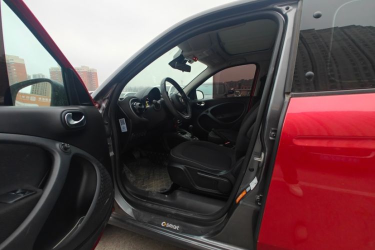Used smart forfour 2018 1.0L 52kW Passion Edition Interior 2