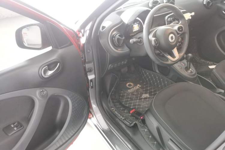 Used smart forfour 2018 1.0L 52kW Passion Edition Interior 2
