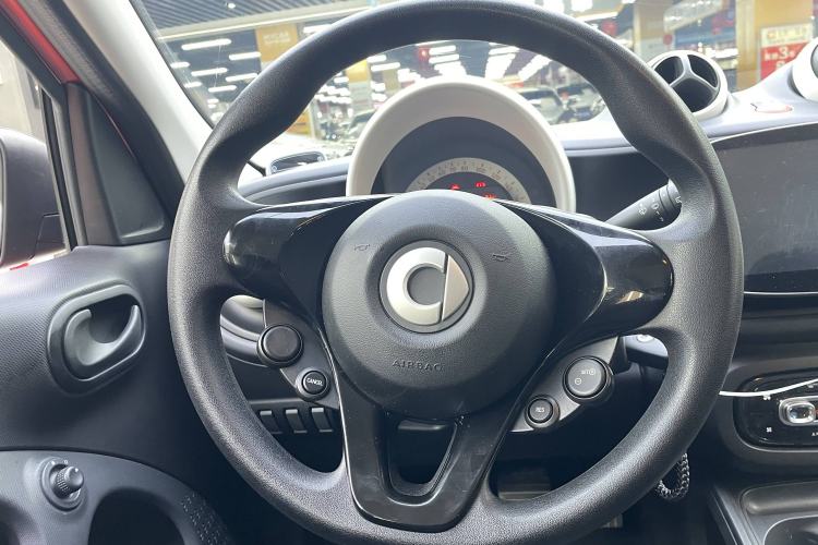 Used smart forfour 2018 1.0L 52 kW Dynamic Edition Interior 2