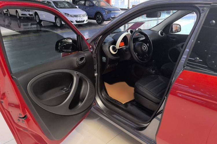 Used smart forfour 2018 1.0L 52 kW Dynamic Edition Interior 2