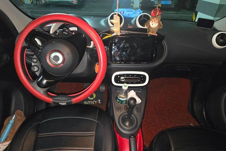 Used smart forfour 2018 1.0L 52 kW Dynamic Edition Interior 2