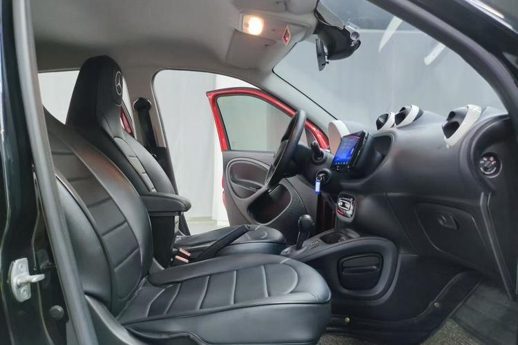 Used smart forfour 2018 1.0L 52 kW Dynamic Edition Interior 2