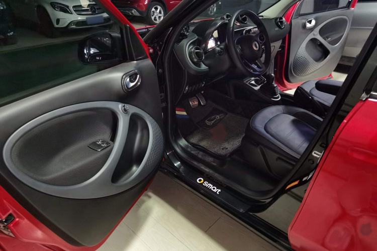 Used smart forfour 2018 0.9T 66 kW Pioneer Edition Interior 3