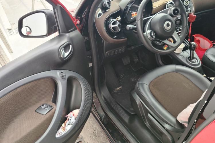 Used smart forfour 2018 0.9T 66 kW Fashion Edition Interior 3