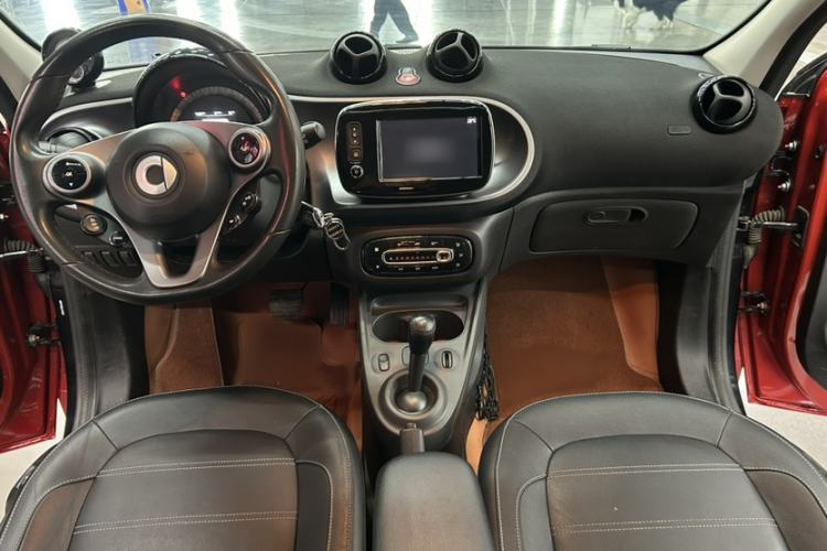 Used smart forfour 2018 0.9T 66 kW Pioneer Edition Interior 3