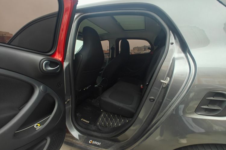 Used smart forfour 2018 1.0L 52kW Passion Edition Interior 3