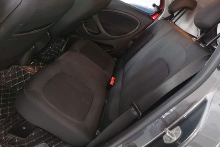 Used smart forfour 2018 1.0L 52kW Passion Edition Interior 3