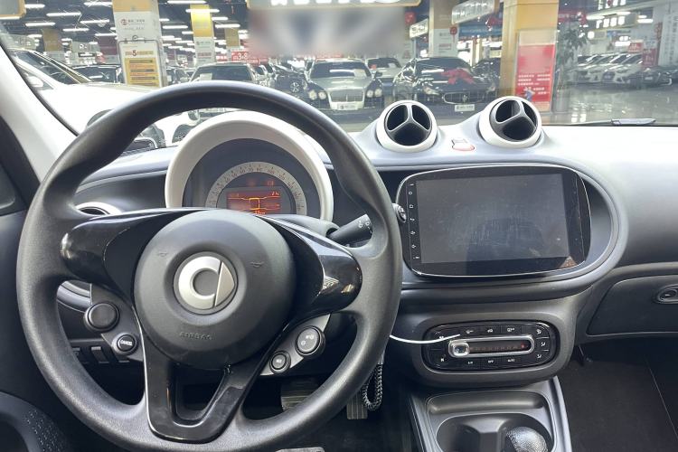 Used smart forfour 2018 1.0L 52 kW Dynamic Edition Interior 3
