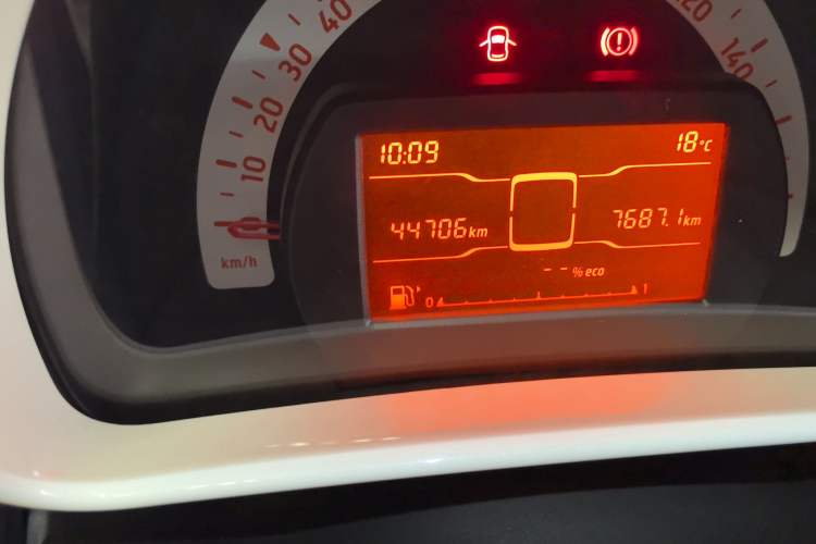 Used smart forfour 2018 1.0L 52 kW Dynamic Edition Interior 3