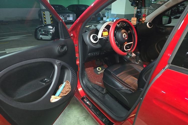 Used smart forfour 2018 1.0L 52 kW Dynamic Edition Interior 3