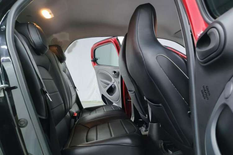 Used smart forfour 2018 1.0L 52 kW Dynamic Edition Interior 3