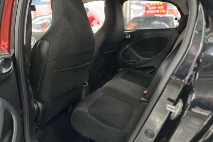 Used smart forfour 2018 1.0L 52kW Passion Edition Interior 4