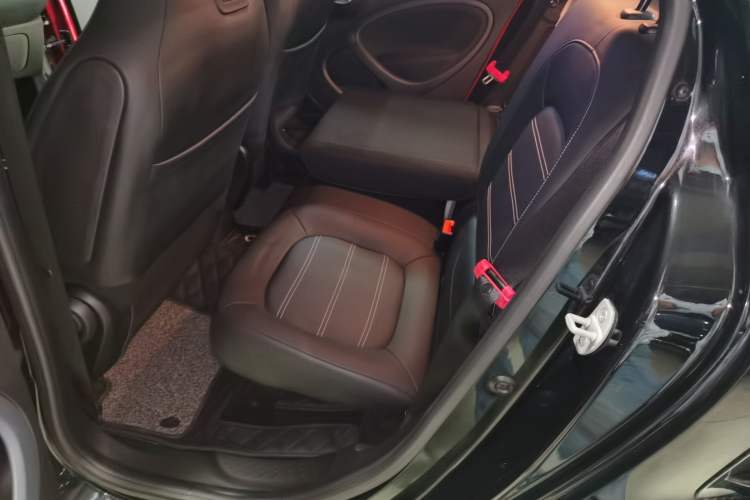 Used smart forfour 2018 0.9T 66 kW Pioneer Edition Interior 4