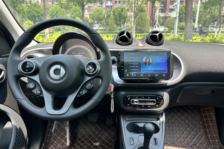 Used smart forfour 2018 1.0L 52kW Passion Edition Interior 4