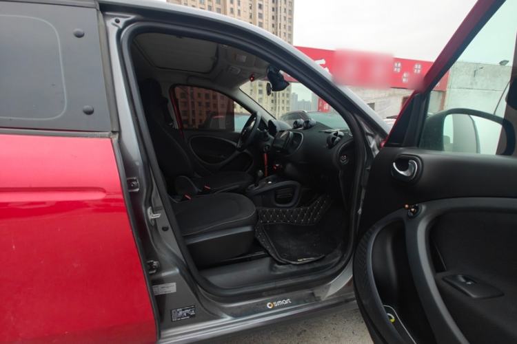 Used smart forfour 2018 1.0L 52kW Passion Edition Interior 4