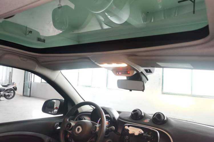 Used smart forfour 2018 1.0L 52kW Passion Edition Interior 4