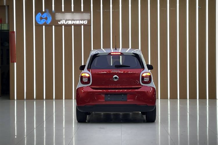 Used smart forfour 2018 1.0L 52 kW Dynamic Edition Interior 4